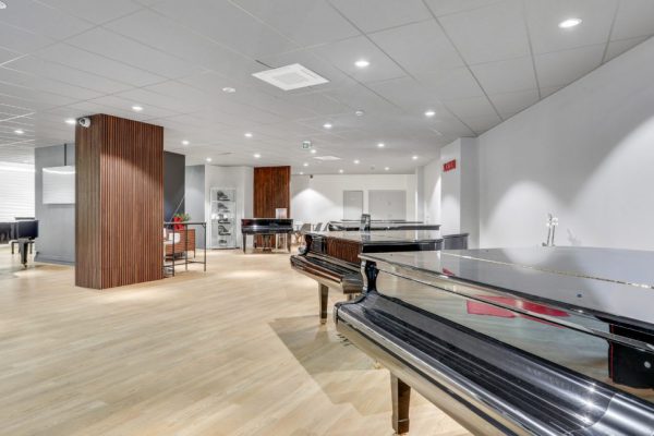 Photo Clueme 04-AMENAGEMENT-SHOW-ROOM-PROFESSIONNEL-SOL-PVC-1260x645